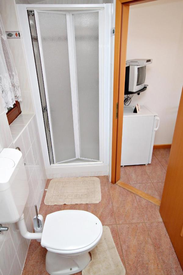 Apartments And Rooms With Parking Space Krk - 5294 Veglia Exterior foto